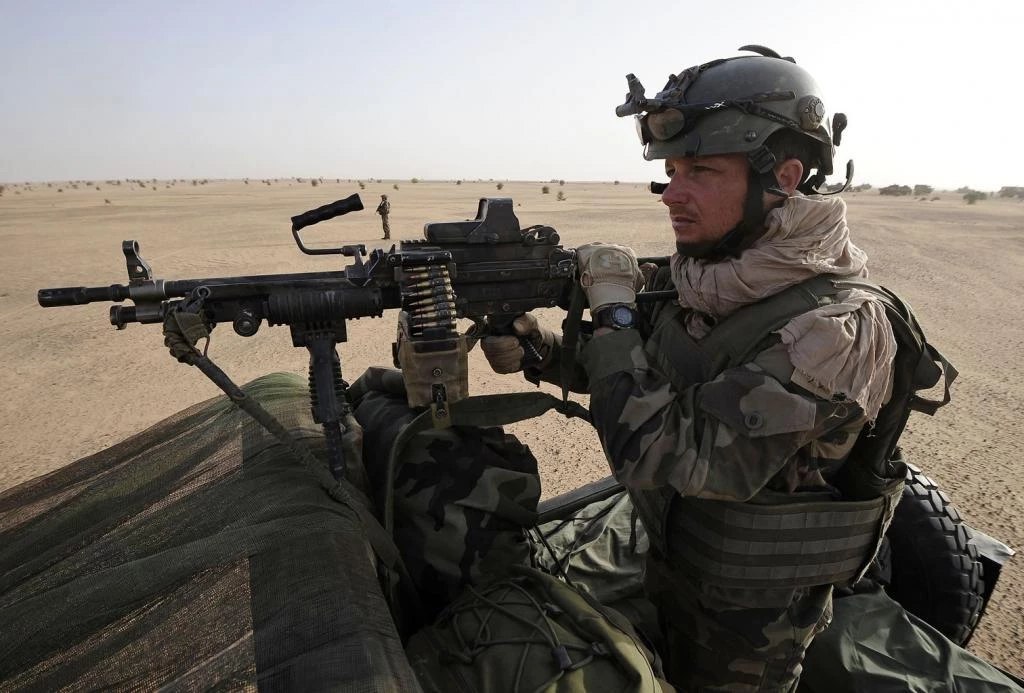 Αμόκ Ερντογάν κατά Γαλλίας: Οι Γάλλοι εξοπλίζουν τους Κούρδους – Μετέφεραν έξι συστοιχίες πυροβόλων στην Deir ez-Zor